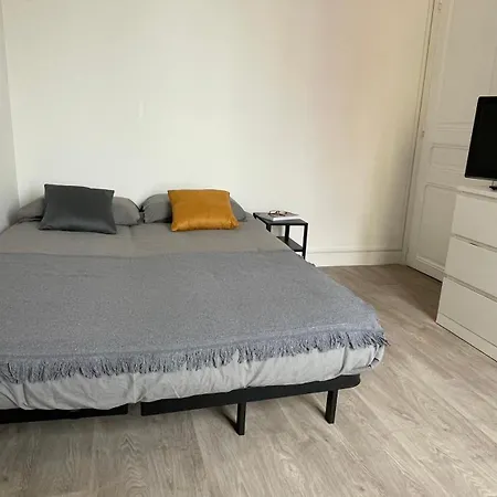 Aux Portes De Paris Apartment